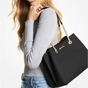 MICHAEL KORS BLACK COLOR 
TEAGEN  Large Pebbled Leather Shoulder Bag